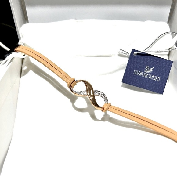 ✨Stunning Vintage Swarovski Infinity Rose Bracelet featuring Clear Pave Crystals - Picture 3 of 16